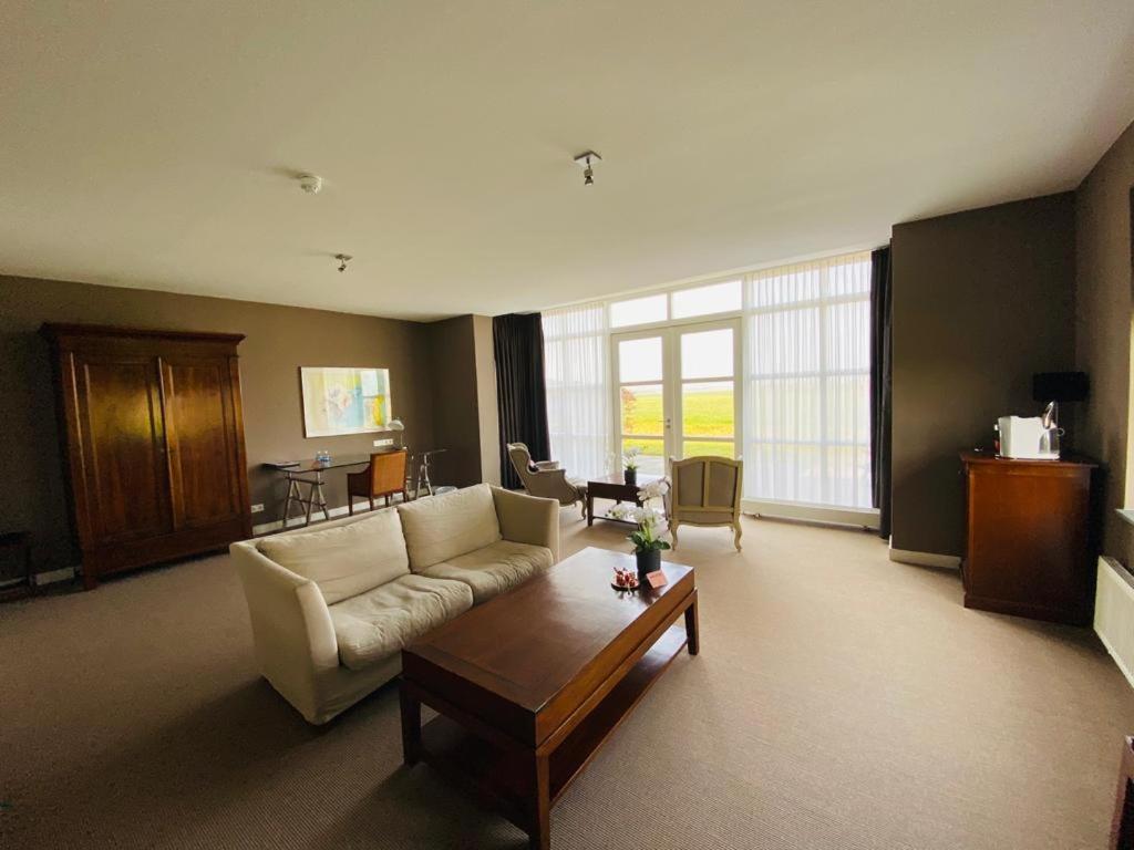 Landhotel De Ijsvogel Sint Nicolaasga Dış mekan fotoğraf